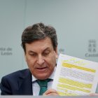 El consejero de Economía y Hacienda y portavoz, Carlos Fernández Carriedo, durante la rueda de prensa posterior al Consejo de Gobierno.