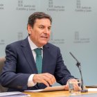 El consejero de Economía y Hacienda y portavoz, Carlos Fernández Carriedo, comparece en rueda de prensa posterior al Consejo de Gobierno.