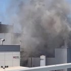 Arde una parte del tejado de una nave de la empresa Prosol, en Venta de Baños