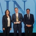 Adriana Ulibarri, Jesús San Miguel y Carlos Fernández Carriedo en la gala de los premios Innovadores 2025
