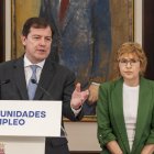 El presidente de la Junta recibe a la nueva secretaria general de CCOO de Castilla y León.