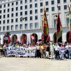 CONCENTRACION POR EL FEVE DE LEON EN MINISTERIO DE TRANSPORTE
LECTURA POR JUAN PEDRO APARICIO DEL MANIFIESTO CON FIRMAS INTELECTUALES DIPUTADOS Y AYUNTAMIENTOS