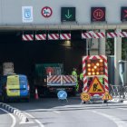 Varios trabajadores una obra