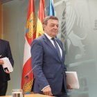 El consejero de Economía y Hacienda y portavoz, Carlos Fernández Carriedo, y el consejero de la Presidencia, Luis Miguel González Gago