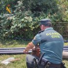 Guardia Civil junto al artefacto