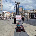 Vecinos de Sanabria protestan en Vigo por la eliminación de las paradas del AVE