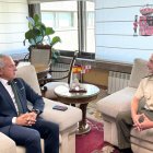 El delegado del Gobierno en Castilla y León, Nicanor Sen, se reúne con el general de Brigada de Caballería Francisco Javier Calero Perea.