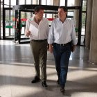 El presidente Alfonso Fernández Mañueco, asiste a la reunión del CECOPI acompañado por el consejero de Medio Ambiente, Juan Carlos Suárez Quiñones.