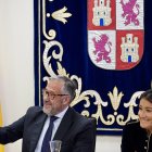 Carlos Pollán y Ana Sánchez en la reunión de la Mesa para aprobar el presupuesto de las Cortes.