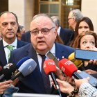 El consejero de Sanidad de Castilla y León, Alejandro Vázquez Ramos, atiende a los medios de comunicación en una imagen de archivo.