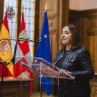 La alcaldesa de Palencia, Miriam Andrés, en su comparecencia ante los medios para anunciar la denuncia a Adif.