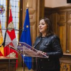 La alcaldesa de Palencia, Miriam Andrés, en su comparecencia ante los medios para anunciar la denuncia a Adif.