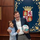 María Caamaño y Alfonso Fernández Mañueco.