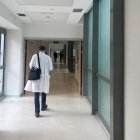 Un médico en un hospital de la Comunidad