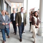 El presidente de la Junta de Castilla y León, Alfonso Fernández Mañueco, visita la estación de autobuses de Benavente