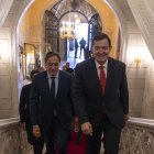 El presidente de la Junta de Castilla y León, Alfonso Fernández Mañueco, y el alcalde de Salamanca, Carlos García Carbayo.