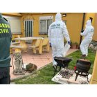 Agentes en la vivienda donde se registraron las agresiones.