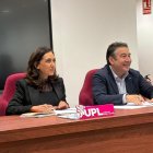 La secretaria general de UPL, Alicia Gallego (centro), en el consejo general del partido que ha refrendado su designación como cabeza de lista para las elecciones autonómicas.
