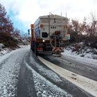 Nieve en la calzada ZA-L-2699 en La Tejera (Zamora)
