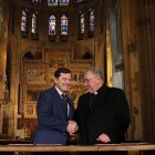 El presidente de la Junta, Alfonso Fernández Mañueco, acompañado por el Obispo, Luis Ángel de las Heras Berzal.