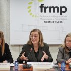 La presidenta de la FRMyP, Ángeles Armisén, preside la reunión de la Comisión Ejecutiva y del Consejo Regional de la FRMPCyL.