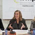 La presidenta de la FRMyP, Ángeles Armisén, preside la reunión de la Comisión Ejecutiva y del Consejo Regional de la FRMPCyL.