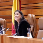 La vicepresidenta segunda socialista Ana Sánchez se despide del hemiciclo en la última sesión plenaria de la legislatura.