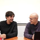 El candidato de la coalición IU-Sumar-Equo a la presidencia de la Junta de Castilla y León, Juan Gascón,a la izquierda de la imagen