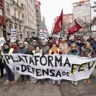 La Plataforma de Defensa del Ferrocarril de Vía Estrecha de León lleva a cabo un corte reivindicativo sobre el trazado de Feve
