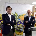Alfonso Fernández Mañueco y el presidente de Acor, Jesús Posadas, en las instalaciones de la cooperativa.