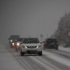 La nieve dificulta el tráfico en la N-630 a la salida de León con la borrasca Marta