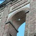 Un dron se estrella contra una espadaña de la muralla de Ávila