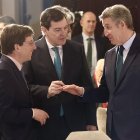 José Luis Martínez Almeida, Alfonso Fernández Mañueco y Alberto Núñez Feijóo, en el Nueva Economía Fórum.