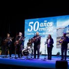 El grupo Nuevo Mester de Juglaría, durante la clausura el acto conmemorativo del 50 aniversario del Hospital General de Segovia.