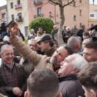 Santiago Abascal se toma una imagen con un seguidor en Peñafiel