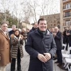 El candidato del PP de Castilla y León a la reelección como presidente de la Junta, Alfonso Fernández Mañueco, clausura un acto de partido en Salamanca.