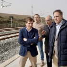 El alcalde de Madrid, José Luis Martínez Almeida, y el presidente del PP de Salamanca, Carlos García Carbayo.