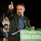 Santiago Abascal y el candidato de Vox a la Junta, Carlos Pollán, protagonizan un mitin en la Plaza de Herrasti,  Ciudad Rodrigo (Salamanca).