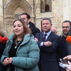El presidente de Castilla-La Mancha, Emiliano García Page, y la alcaldesa de Palencia, Miriam Andrés.
