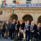 Ana Redondo, durante el minuto de silencio en Miranda de Ebro.