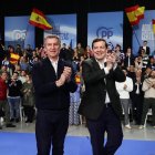 Alberto Núñez Feijóo y Alfonso Fernández Mañueco, durante el acto de fin de campaña del PPCyL en Valladolid