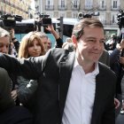 Mañueco en su llegada a Génova este lunes tras ganar las elecciones