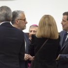 Carlos Pollán y Alfonso Fernández Mañueco conversan en el acto de investidura del presidente de Portugal como doctor 'honoris causa' en la Universidad de Salamanca