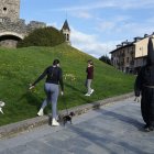 Salida del Nazareno Lambrión Chupacandiles por las calles de Ponferrada para anunciar la llegada de la Semana Santa