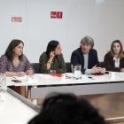 El secretario general del PSOECyL, Carlos Martínez, se reúne con colectivos feministas de Castilla y León
