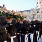Acto del Perdón mediante el indulto a una presa en el transcurso de la Procesión del Perdón, organizada por la Cofradía del Santo Cristo del Perdón