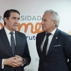 El consejero de Medio Ambiente, Vivienda y Ordenación del Territorio, Juan Carlos Suárez-Quiñones, y el delegado del Gobierno en Castilla y León, Nicanor Sen, asisten a las jornadas de 'Universidad Pyme en ruta'.