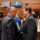 Pollán y Mañueco en la sesión constitutiva de las Cortes de Castilla y León celebrada este martes.