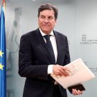 El portavoz y consejero en funciones de Economía y Hacienda, Carlos Fernández Carriedo, comparece en rueda de prensa posterior al Consejo de Gobierno.