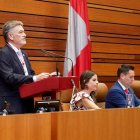 Fancisco Vázquez se dirige a la cámara en la sesión de constitución de las Cortes.